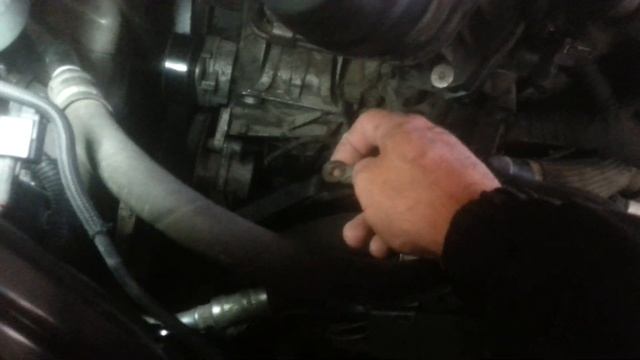 Вольво ХС 60. Быстрое снятие генератора. смотреть онлайн