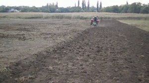 осенняя вспашка 2017 (двух корпусный плуг BOMET)