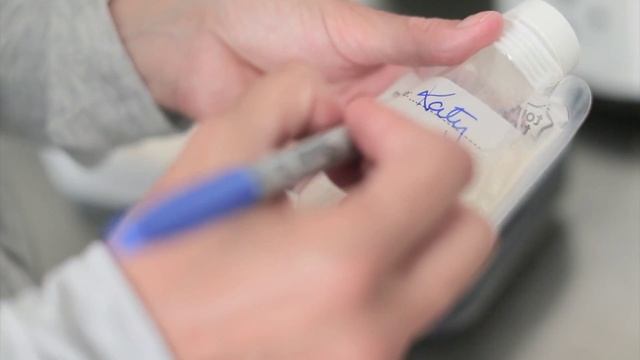 How to store breast milk with Tommee Tippee Pump and Go смотреть онлайн