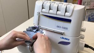 Оверлок Джуки МО-1000 Автоматическая заправка ниток Шьет толстое и тонкое Ролевый шов #juki #джуки