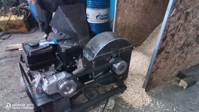 Щепорез Щ450 с бензиновым двигателем 20 л.с ( с автоматическим сцеплением)