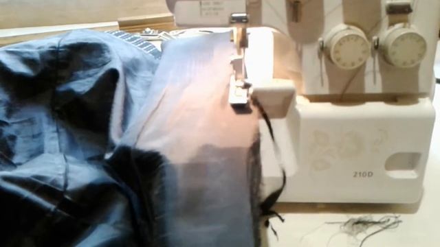 Как поменять молнию в юбке. Как отркмонтировать подкладку в юбке. смотреть онлайн