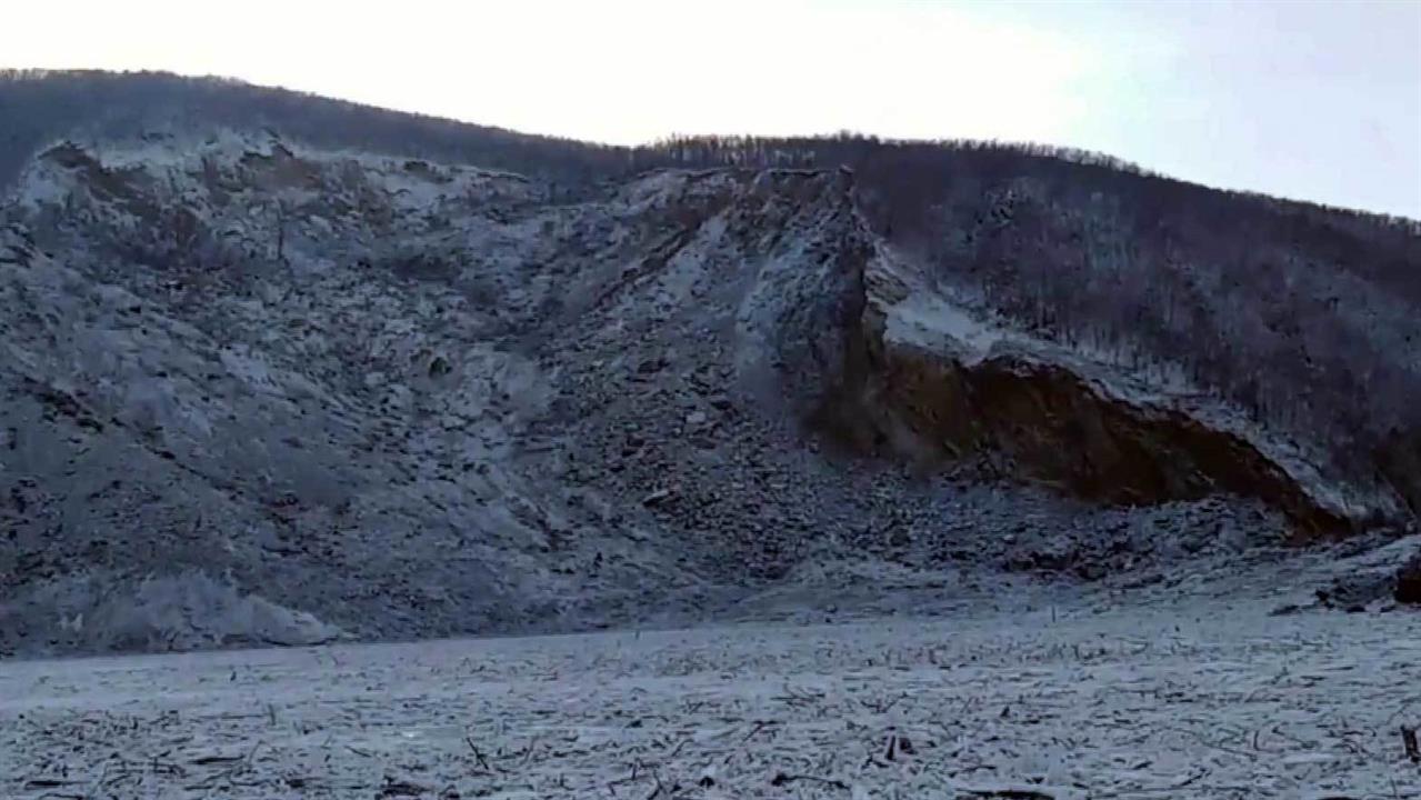 Фейк или настоящий метеорит - в Хабаровском крае чем-то очень большим снесло целую сопку