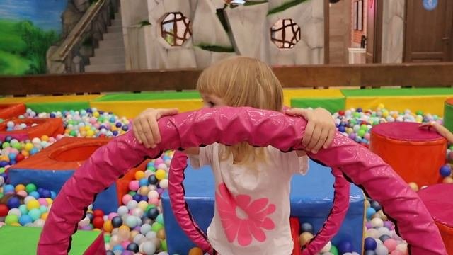 Очень крутая игровая комната.