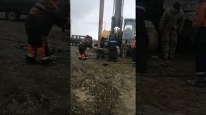 Выбивает пальцы гусянки на экскаваторе