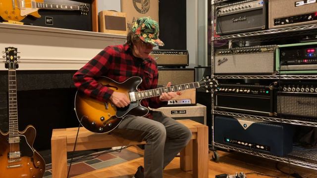 1981 Gibson ES-335 '57 Classic Pickups in Tobacco Sunburst w/ Fender Twin Reverb amplifier смотреть онлайн