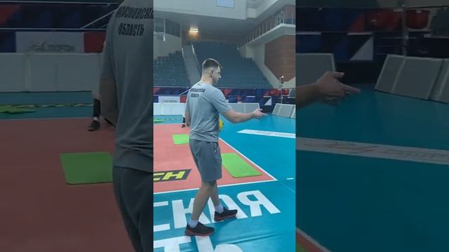 Технические упражнения на контроль и удержание мяча/Волейбол