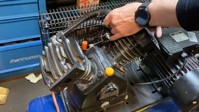 Диагностика поршневого компрессора Garage PK 100MBV400/2.2 в сервисном центре Энтузиаст-сервис смотреть онлайн