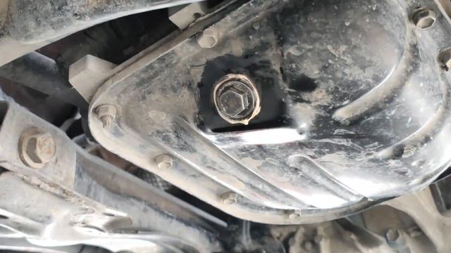 Mga Diskarte sa pagchange oil ng kotse na dapat alam natin / Change Oil Tips and Tricks смотреть онлайн