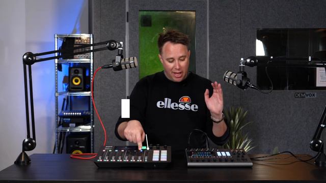 PodTrak P8 Vs RodeCaster Pro | Battle of the Broadcast Desks смотреть онлайн