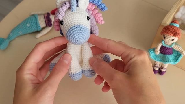 огляд казкових В'ЯЗАНИХ ІГРАШОК: русалонька, єдиноріг, балерина смотреть онлайн