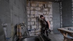 Подготовка стены из газосиликата к оштукатуриванию цементно песчаной смесью