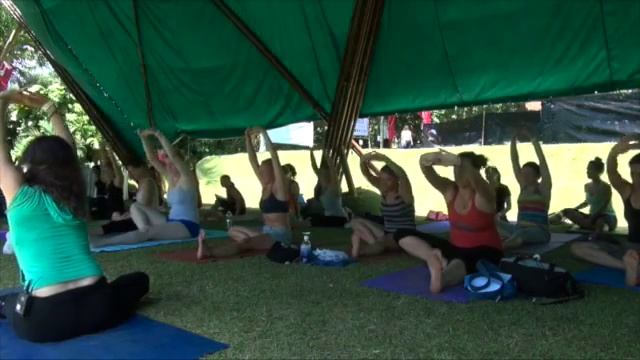 Yoga on Tour with Rachel Zinman and John Weddepohl смотреть онлайн