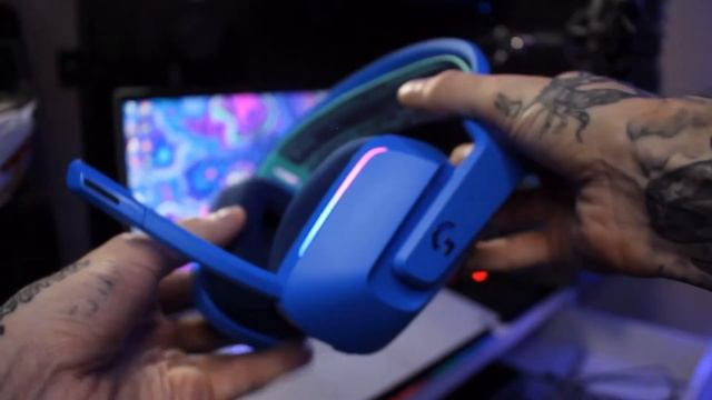 The Best Wireless RGB Gaming Headset? - LOGITECH G733 - UNBOXING AND DETAILED REVIEW смотреть онлайн