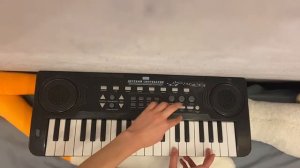 Корабль по морю плывёт на пианино