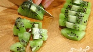 Бисквитный торт с масляным кремом и фруктами