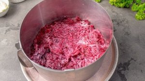 Слоеный салат с курицей, свеклой, морковью и сыром