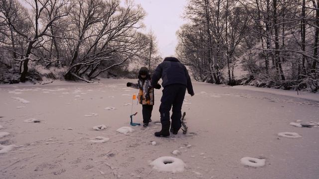 Он поймал её и поступил как настоящий рыбак смотреть онлайн