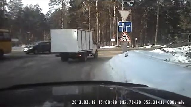 Крузер против фуры.avi смотреть онлайн