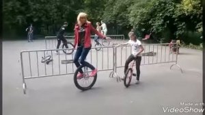 Учусь кататься на уницикле