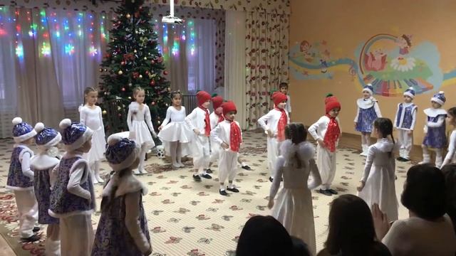 Вход на Новогодний утренник. Подготовительная группа. 2021год смотреть онлайн