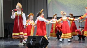 Выступление солистки хоровой студии «Веселые нотки» Лазаревой Анфисы на школьном вокальном конкурсе