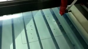 Резка акрила на лазерной станке
