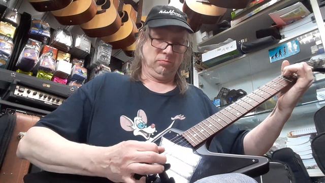 GUITAR SOUND CHECK: 2011 Gibson Explorer Junior - Dirty Finger humbucker - Wilkinson wrap bridge смотреть онлайн