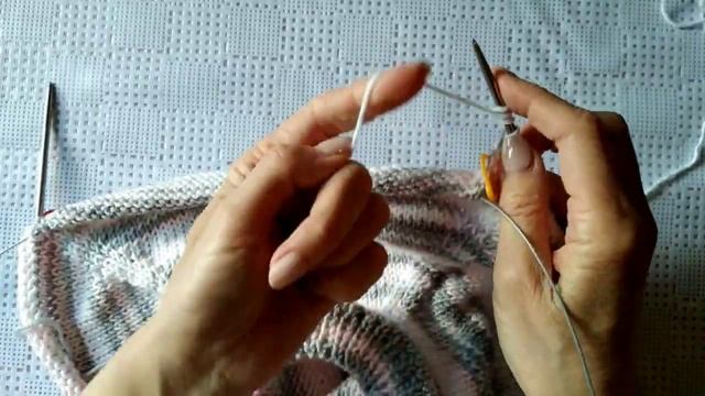 Реглан сверху спицами//азиатский росток и подрезы//продвижения вязания. смотреть онлайн