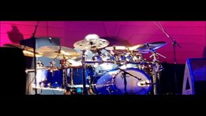 Vinnie Colaiuta Drum Solo With Jeff Beck
