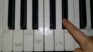 Как играть на пианино "Песенку крокодила Гены" "Пусть Бегут Неуклюже"&