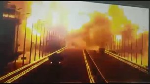 На Крымском мосту в результате взрыва обрушены два автомобильных пролета моста .