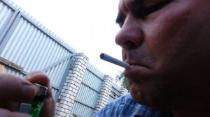 бросание горящих окурков в 95й бензин