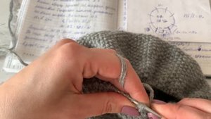 МК Берет жемчужным узором.