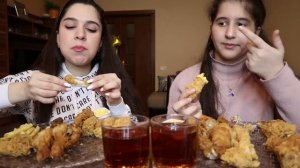 MUKBANG/ПОПРОБУЙ НЕ ЗАПИВАТЬ ОСТРЫЕ КРЫЛЫШКИ ИЗ КFC #AskFatima #asmr #mukbang