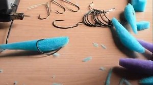 поролоновая рыбка на офсетном крючке.
