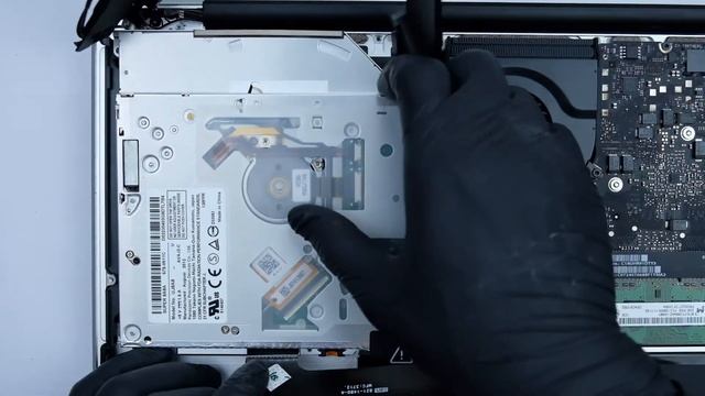 Cara Mengupgrade Dual Drive Macbook Pro 2009 2012 A1278 SSD+HDD Caddy смотреть онлайн