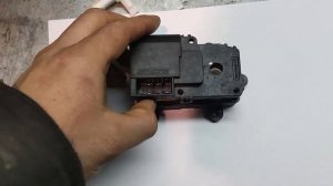 Заслонка потока воздуха со стороны пассажира Каптива c140