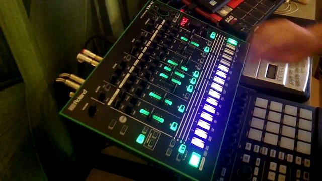 Juicy J - Low (Roland Aira Tr-8) Trap Style Beat смотреть онлайн