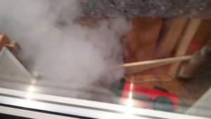 Удаление запаха сухим туманом из прокуренного матраса