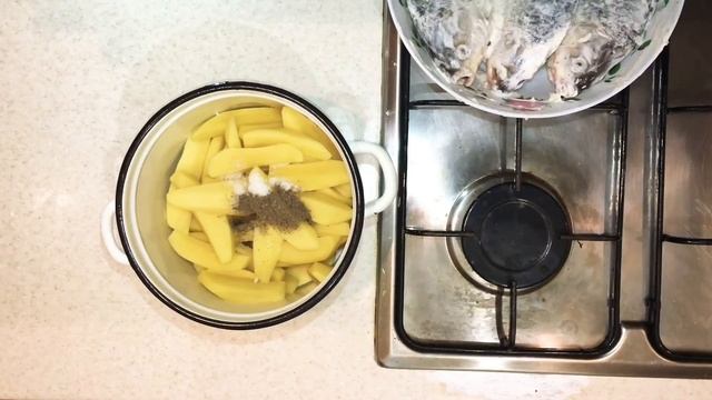 Запеченный карась в сметане - можно съесть с руками смотреть онлайн