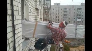 Поднимаем четырех метровую столешницу на 7 этаж.