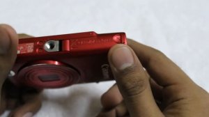 Canon IXUS 140 preview with accessories