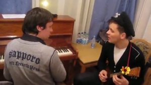 Корни - репетиция перед выступлением балалаечников