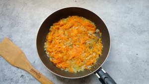 Минтай под маринадом из моркови и лука