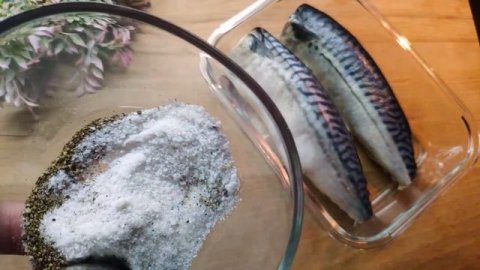 Малосольная скумбрия ! Гениальный рецепт ! Все очень Просто и Вкусно !