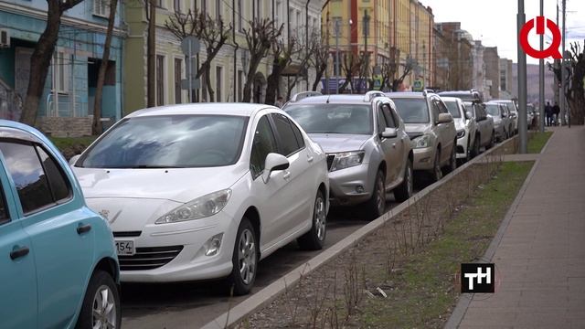 Парковки на Красной Армии тратят нервы и время красноярцев в пробках