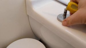 How to remove DURAVIT toilet seat.