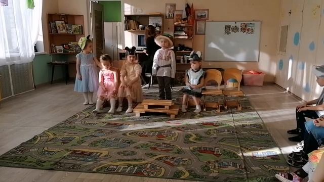 Театрализация сказка В.Сутеева "Под грибом" смотреть онлайн