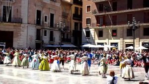 Красивый испанский танец с кастаньетами. Валенсия (Испания)